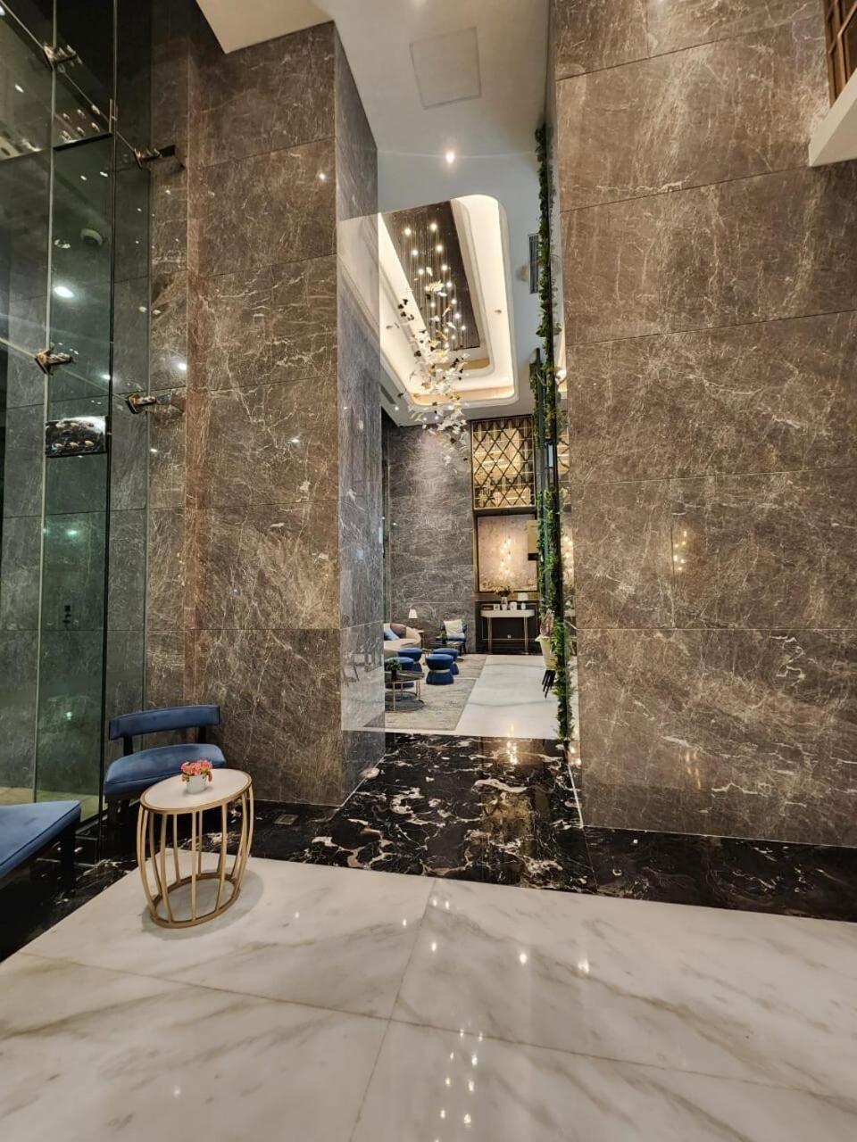 Spacious Comfortable Apartemen South Surabaya Exterior photo