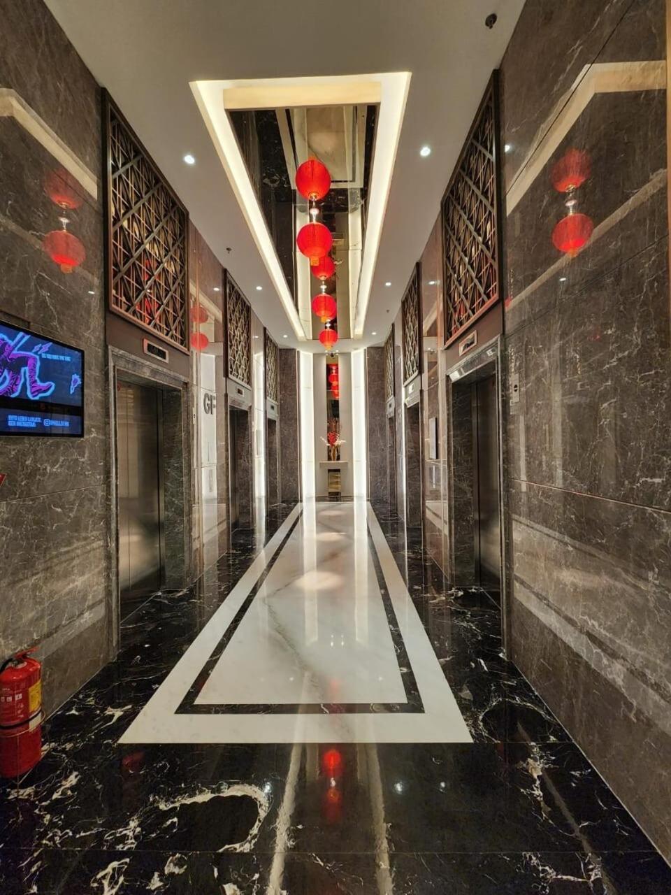 Spacious Comfortable Apartemen South Surabaya Exterior photo