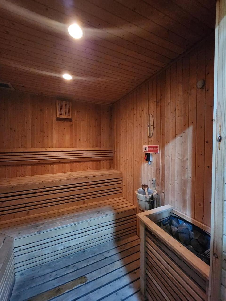 Spacious Comfortable Apartemen South Surabaya Exterior photo