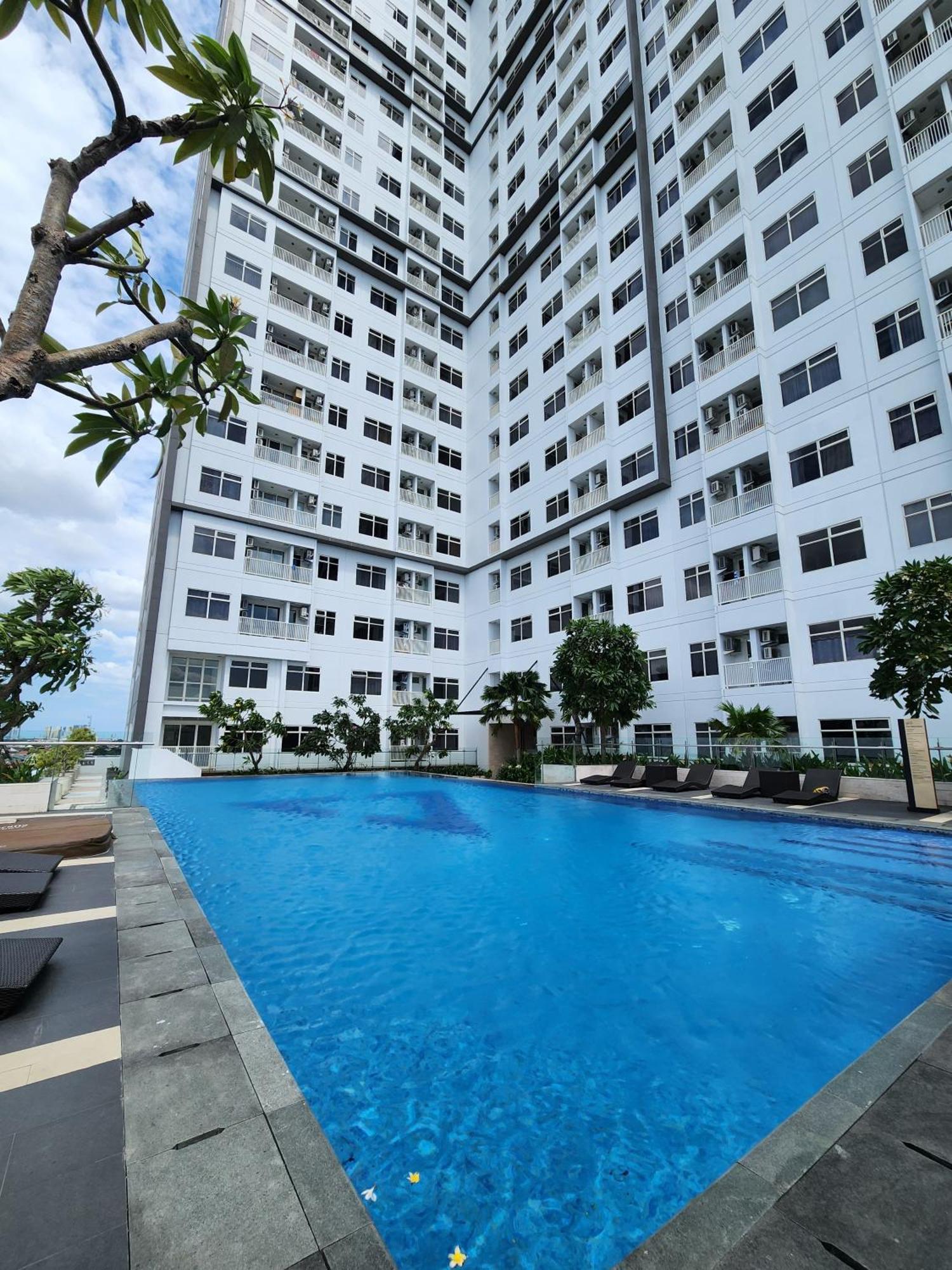 Spacious Comfortable Apartemen South Surabaya Room photo